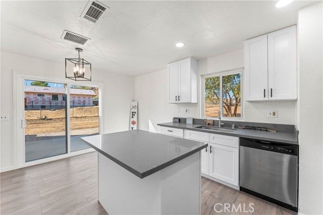 Detail Gallery Image 11 of 38 For 40131 E 174th St, Palmdale,  CA 93591 - 4 Beds | 2 Baths