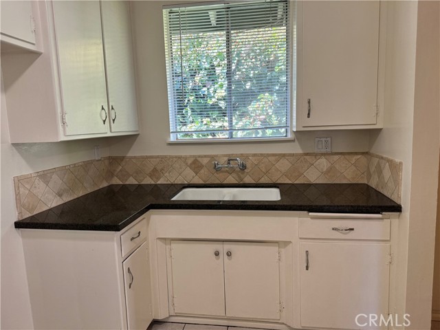 Detail Gallery Image 7 of 23 For 17518 Kingsbury St, Granada Hills,  CA 91344 - 3 Beds | 2 Baths