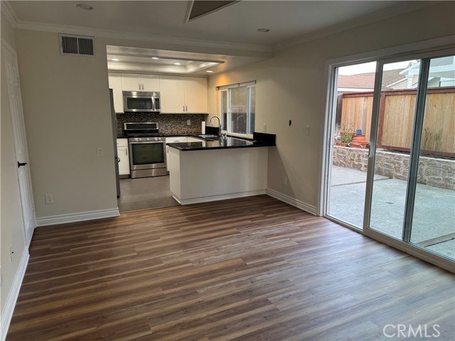 Detail Gallery Image 20 of 23 For 18 Woodsorrel, Irvine,  CA 92604 - 4 Beds | 3 Baths