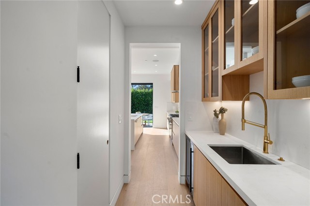 4453 Gentry Avenue, Studio City CA: https://media.crmls.org/medias/de3c7c13-6f40-44d0-909e-21281177d9ca.jpg