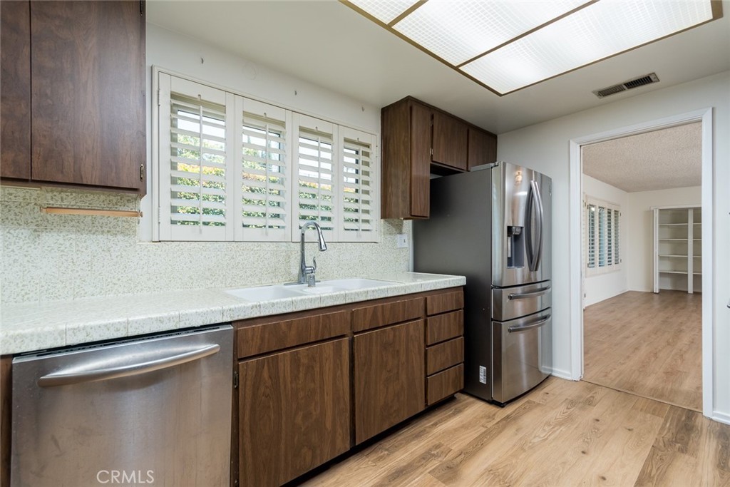 303 S Kenneth RoadBurbank img 12