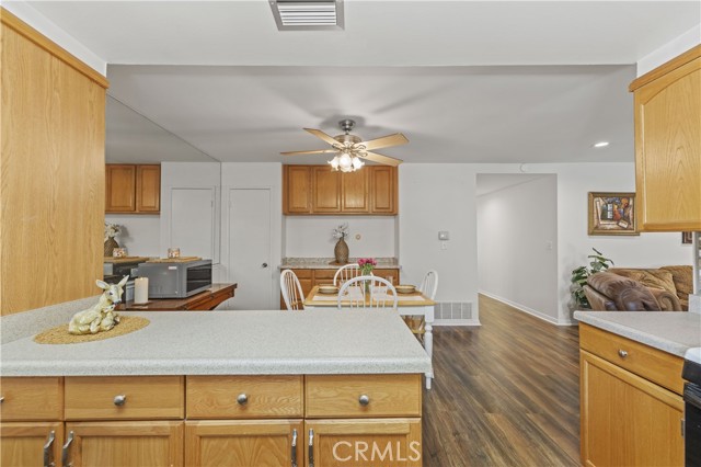 Detail Gallery Image 23 of 57 For 26817 Oak Branch Cir, Newhall,  CA 91321 - 2 Beds | 2 Baths