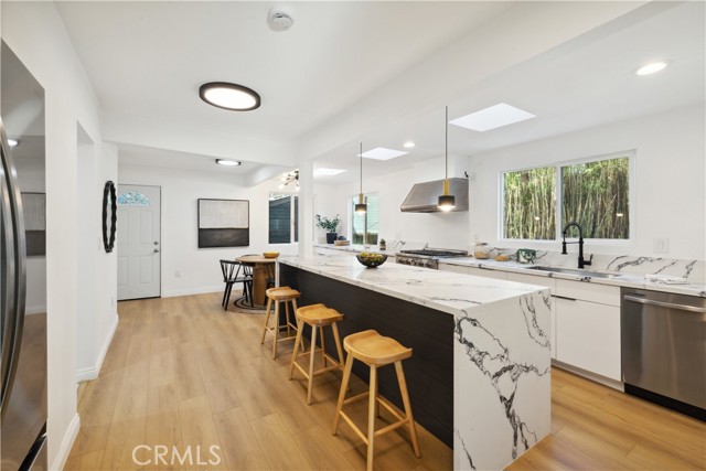 1290 E Woodbury Road, Pasadena CA: https://media.crmls.org/medias/de3e6a86-cc68-480d-9eb7-ef88e00c8bb6.jpg