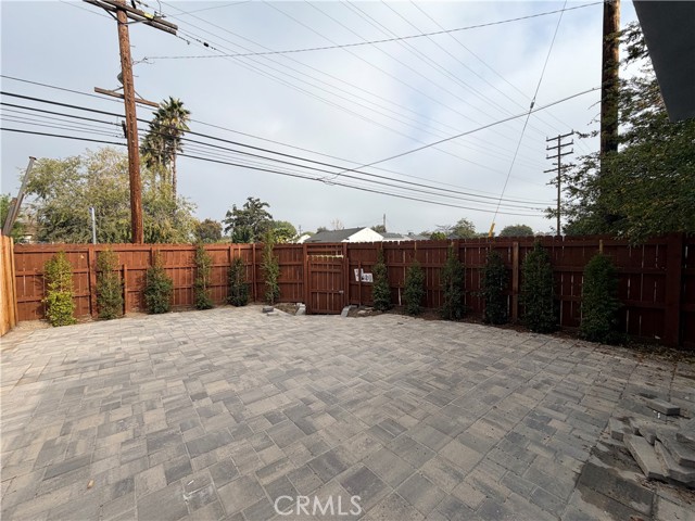 Detail Gallery Image 4 of 21 For 11104 Oxnard St, North Hollywood,  CA 91606 - 4 Beds | 3 Baths