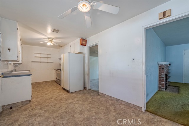 1640 Shirley Street, Merced CA: https://media.crmls.org/medias/de3eb472-4c55-48d7-a8d9-3a4137f91b3a.jpg