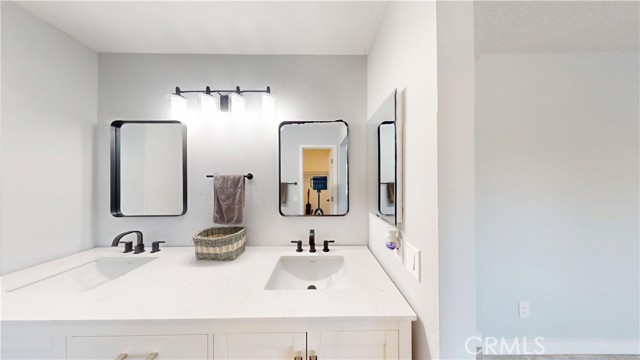 8161 Haven View Drive, Jurupa Valley CA: https://media.crmls.org/medias/de3ed9bd-a61c-459f-b5b6-d88003fc7a9b.jpg