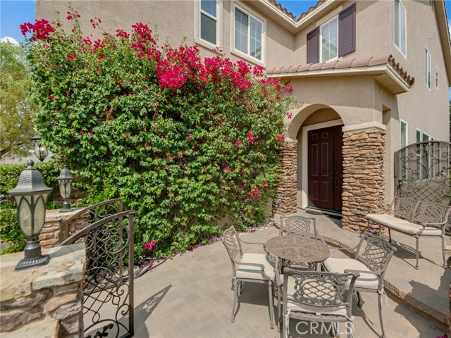 Detail Gallery Image 5 of 43 For 28346 Linda Vista, Canyon Country,  CA 91387 - 6 Beds | 3 Baths