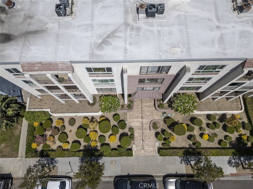 https://media.crmls.org/medias/de3ef6ff-3cff-43d1-87ea-635ef44610e3.jpg?preset=X-Large