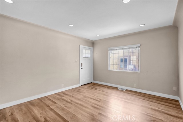 1861 S Redondo Boulevard, Los Angeles CA: https://media.crmls.org/medias/de3f1e00-ea0c-4fb0-a7c6-c52b55cf8d1a.jpg