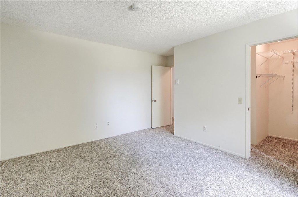 https://media.crmls.org/medias/de3f6249-edc1-4cb8-bbb9-389f45086cd4.jpg?preset=X-Large