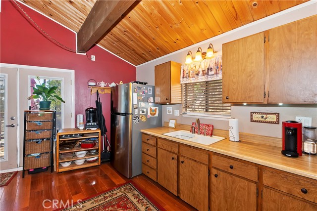 Detail Gallery Image 9 of 27 For 1930 Nob Hill Dr, Running Springs,  CA 92382 - 2 Beds | 1/1 Baths