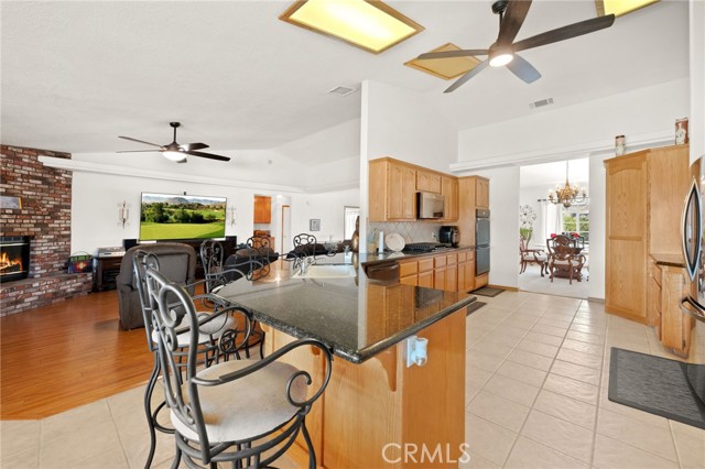 12710 Yorkshire Drive, Apple Valley CA: https://media.crmls.org/medias/de3fe4a4-4001-483f-a2f9-b11c9c21335c.jpg