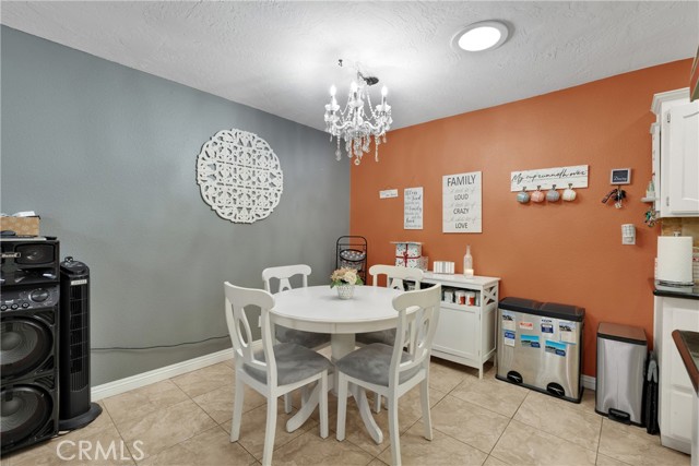 Detail Gallery Image 12 of 41 For 19229 Elm Dr, Apple Valley,  CA 92308 - 2 Beds | 1/1 Baths