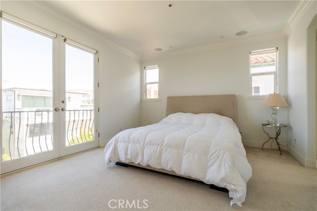 300 19TH Street, Manhattan Beach CA: https://media.crmls.org/medias/de41d2e2-767c-4d9f-a505-4c613aaca7c3.jpg