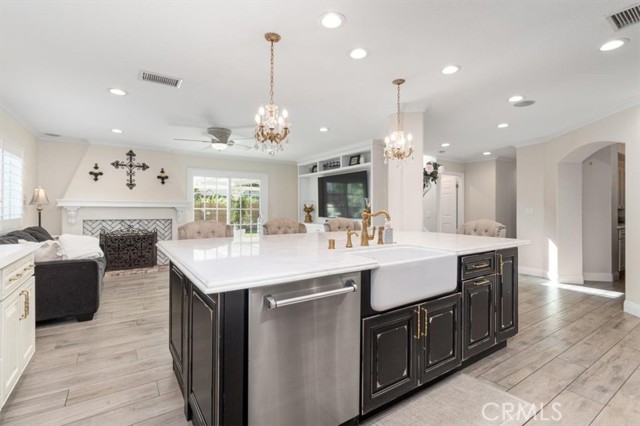 Detail Gallery Image 11 of 34 For 5342 Kenilworth, Huntington Beach,  CA 92649 - 5 Beds | 4 Baths