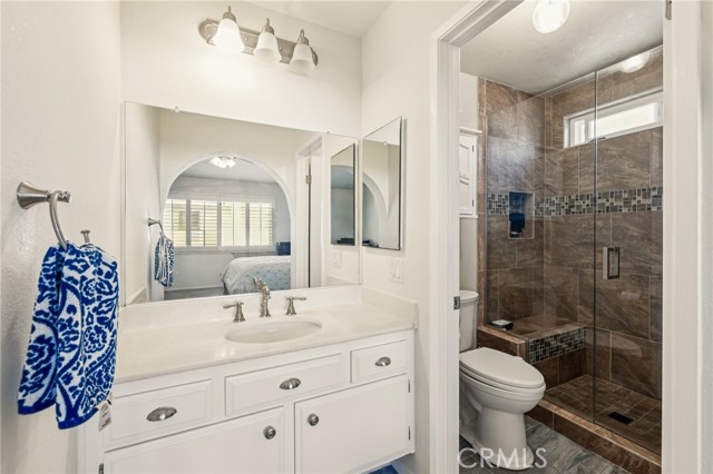 21827 Centurion Way, Saugus CA: https://media.crmls.org/medias/de431a49-2cd4-4c71-855d-95772dfbc7c7.jpg