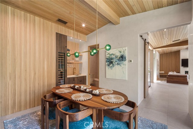702 Diamond, Laguna Beach CA: https://media.crmls.org/medias/de438252-9378-493d-98d2-882016d904ba.jpg