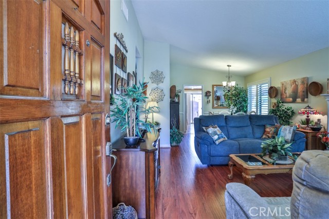 9793 Louise Way, Rancho Cucamonga CA: https://media.crmls.org/medias/de43dbe0-3d56-4b10-9347-3020dbef685b.jpg