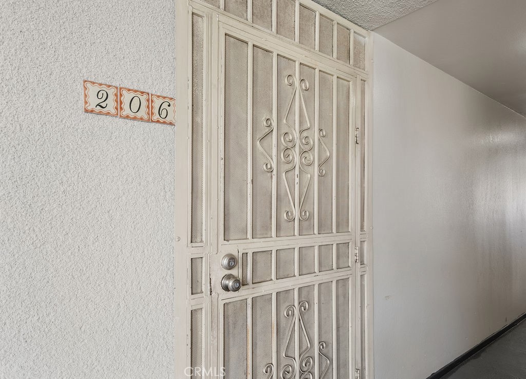 https://media.crmls.org/medias/de43e663-cc71-4123-b894-8d60c0e4f82d.jpg?preset=X-Large