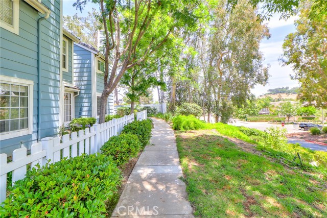 345 Jeremiah Drive, Simi Valley CA: https://media.crmls.org/medias/de4417c3-9f21-470d-96cf-e9b5566d6d79.jpg