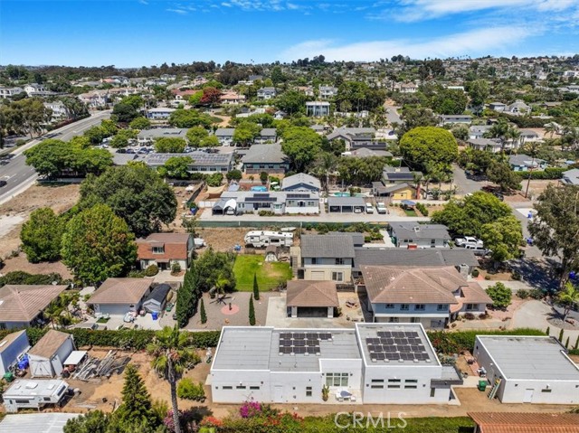 1300 Oak Avenue, Carlsbad CA: https://media.crmls.org/medias/de448cd1-3efe-4807-900d-664b4892922c.jpg
