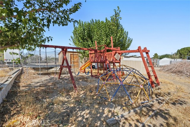 Detail Gallery Image 14 of 67 For 9555 E Avenue T14, Littlerock,  CA 93543 - 4 Beds | 3 Baths