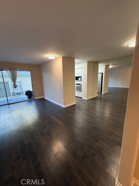 Detail Gallery Image 8 of 19 For 434 S Canon, Beverly Hills,  CA 90212 - 1 Beds | 2 Baths