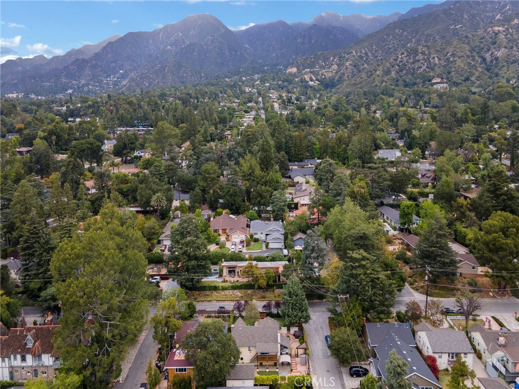 https://media.crmls.org/medias/de44f7ab-deab-4ec6-afab-ee6173535432.jpg?preset=X-Large