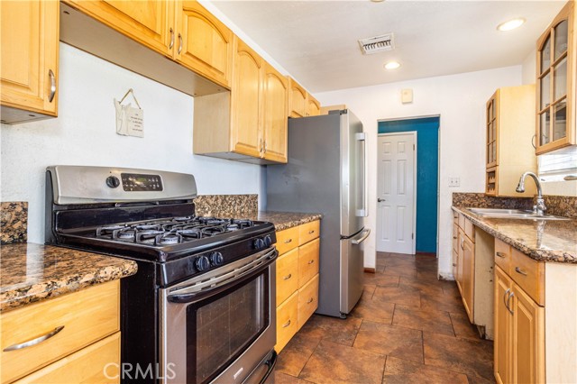 Detail Gallery Image 5 of 35 For 17101 Gault, Lake Balboa,  CA 91406 - 3 Beds | 2 Baths