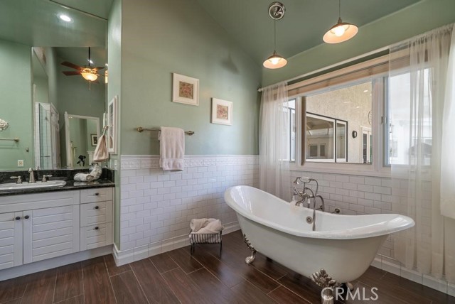 Detail Gallery Image 39 of 74 For 15725 Bronco Dr, Canyon Country,  CA 91387 - 5 Beds | 4/1 Baths