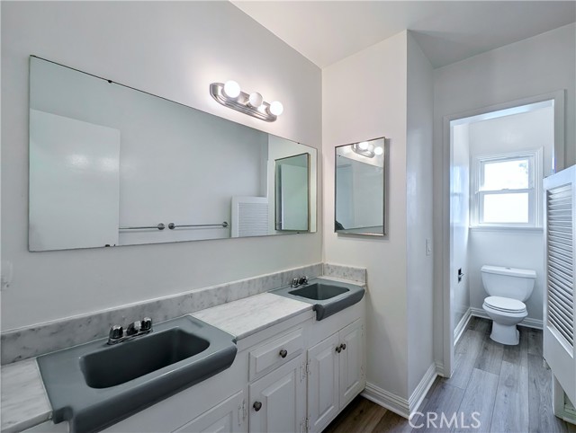 Detail Gallery Image 21 of 26 For 18938 Prairie St, Northridge,  CA 91324 - 4 Beds | 2 Baths