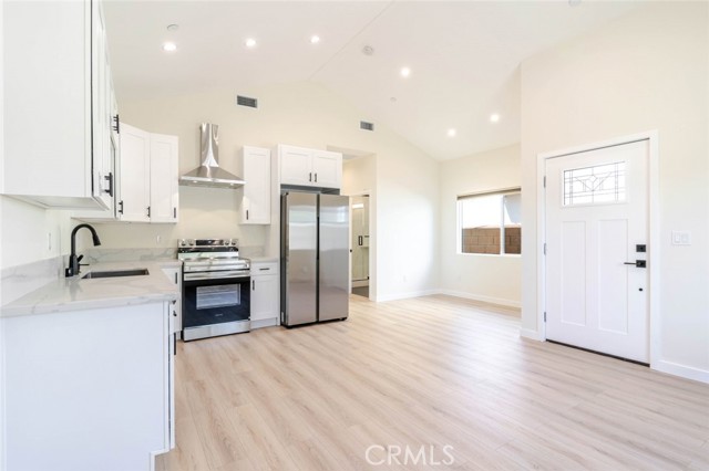 Detail Gallery Image 3 of 15 For 11937 1/2 Burton, North Hollywood,  CA 91605 - 2 Beds | 2 Baths