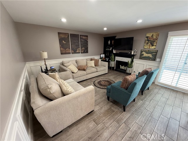 Detail Gallery Image 6 of 22 For 1053 Border Ave, Corona,  CA 92882 - 2 Beds | 2 Baths