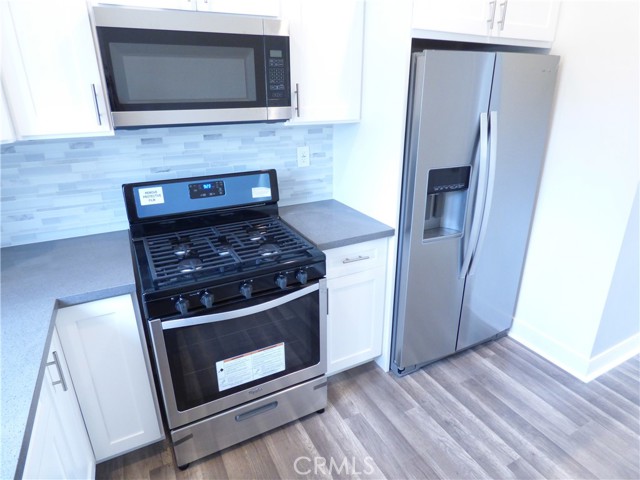 Detail Gallery Image 5 of 20 For 1923 Holly Dr, Los Angeles,  CA 90068 - 2 Beds | 2 Baths