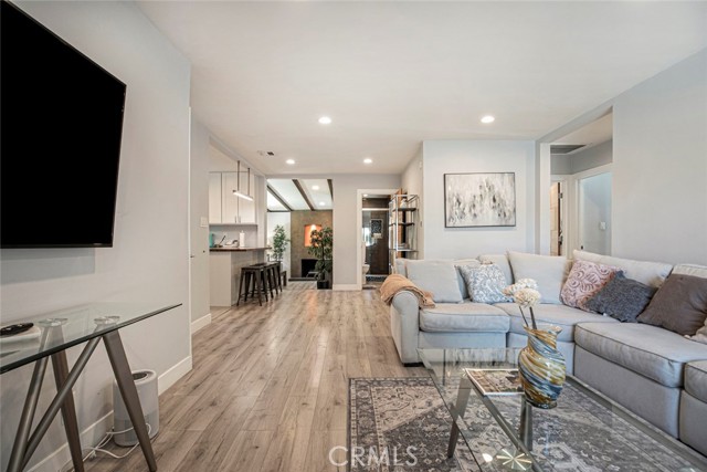 Detail Gallery Image 6 of 43 For 18033 Duncan St, Encino,  CA 91316 - 3 Beds | 2 Baths