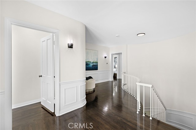 609 N Oakhurst Drive, Beverly Hills CA: https://media.crmls.org/medias/de484cf8-67c6-431f-80c4-75eefe4d99a9.jpg
