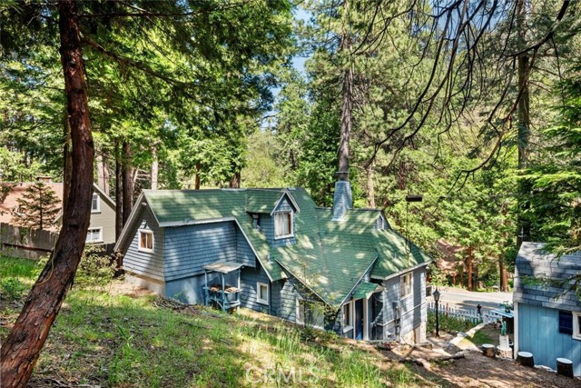 27048 State Highway 189, Blue Jay CA: https://media.crmls.org/medias/de4858a5-3d30-40a5-a4b5-e05ab119a587.jpg
