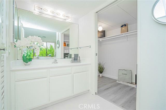 24055 Paseo Del Lago, Laguna Woods CA: https://media.crmls.org/medias/de48f699-37ac-44e5-8400-946590f9253b.jpg