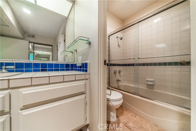 Detail Gallery Image 19 of 33 For 13236 Valleyheart #102,  Studio City,  CA 91604 - 2 Beds | 3 Baths