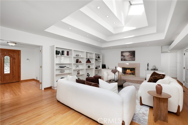 840 W Orange Grove Avenue, Arcadia CA: https://media.crmls.org/medias/de499ec2-aa3f-40ad-9cfb-ace1596721de.jpg
