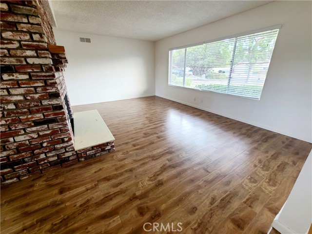 1463 Strawberry Hill Road, Thousand Oaks CA: https://media.crmls.org/medias/de4a10fc-3629-49bc-959c-20d336343105.jpg
