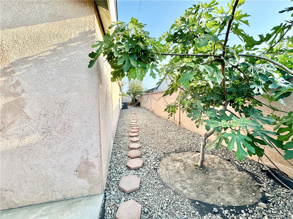 https://media.crmls.org/medias/de4a5bdb-b480-4d93-9ef5-5263d59f6a93.jpg?preset=X-Large