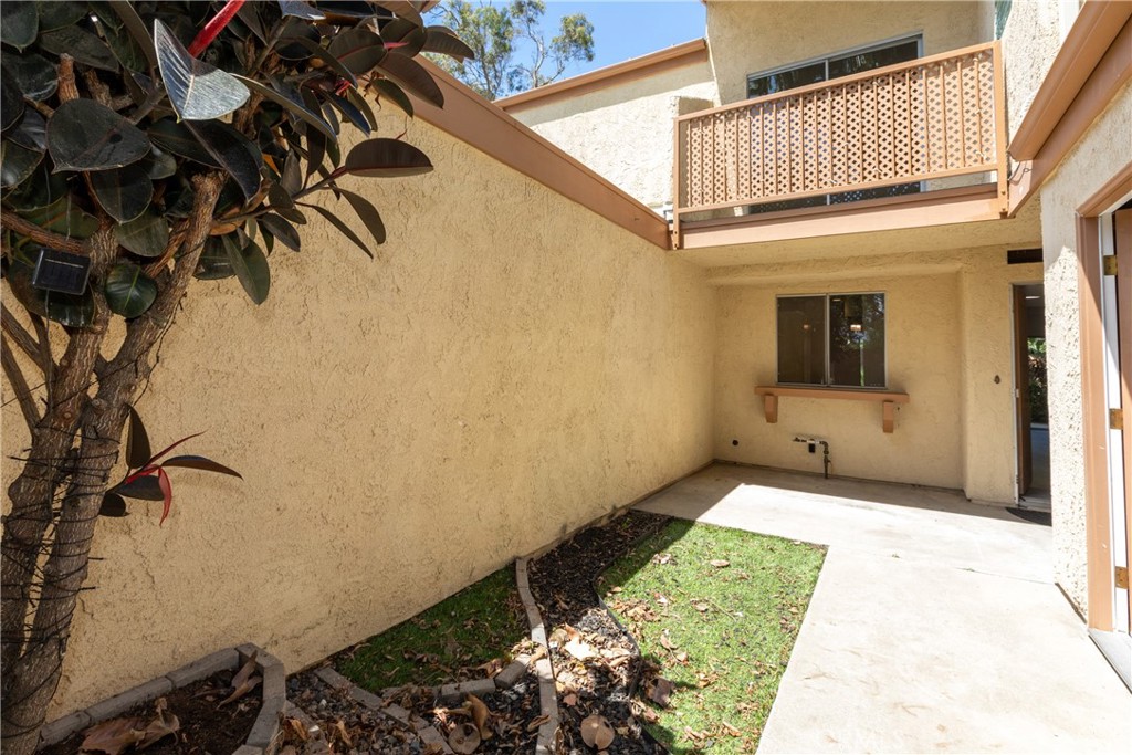 611 Lighthouse Way