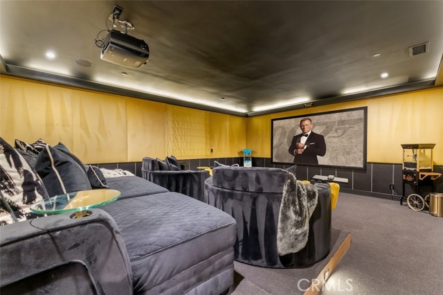 5301 Amestoy Avenue photo 37