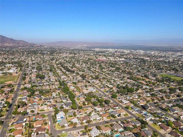 1643 Melody Circle, Corona CA: https://media.crmls.org/medias/de4b80ca-918c-4007-beef-13fe2e94b521.jpg