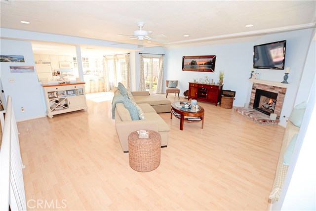 240 Broadway, Redondo Beach, California 90277, 3 Bedrooms Bedrooms, ,1 BathroomBathrooms,Residential,Sold,Broadway,SB17033928