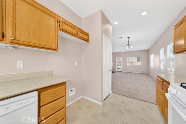 Detail Gallery Image 10 of 35 For 43865 Gingham, Lancaster,  CA 93535 - 3 Beds | 2 Baths