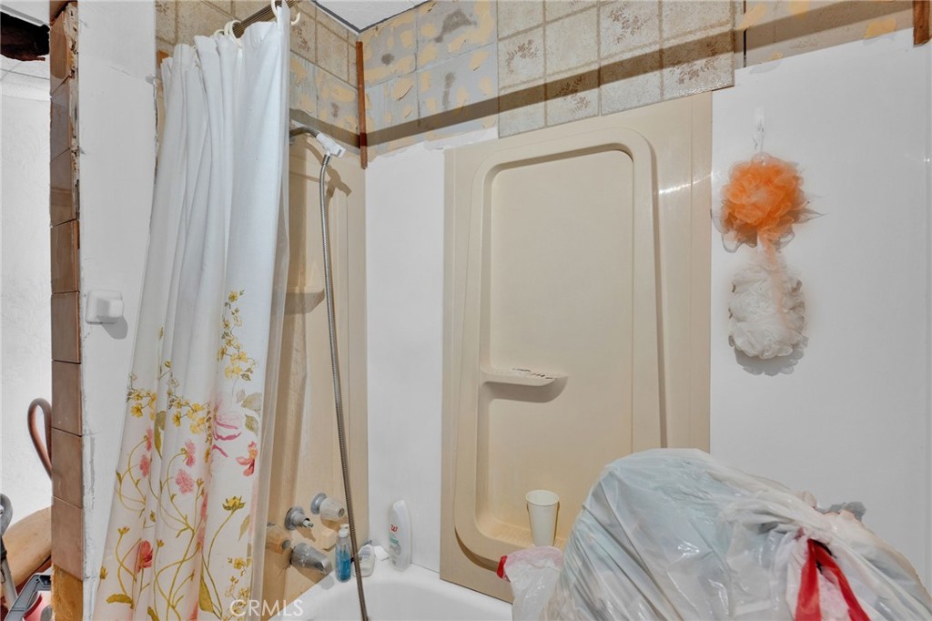 https://media.crmls.org/medias/de4cffb8-4472-4831-9b72-c8c8f7da39e6.jpg?preset=X-Large