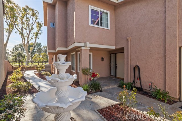 Detail Gallery Image 4 of 33 For 1981 W Bayshore, Anaheim,  CA 92801 - 3 Beds | 2/1 Baths