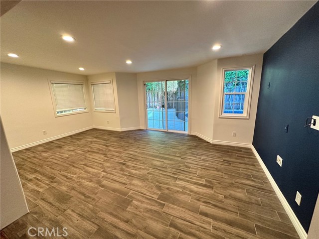 Detail Gallery Image 16 of 36 For 18406 Bessemer St, Tarzana,  CA 91335 - 3 Beds | 2 Baths